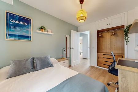 Avinguda de la Constitució, Valencia, Valencian Community 46009 - Photo 4