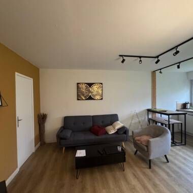 Une chambre avec salle de bain privative - Photo 1