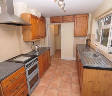 4 bedroom semi-detached house to rent - Photo 6