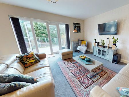 Bungalow to rent on - Photo 2