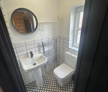 1 bedroom in a house share to rent - Photo 4