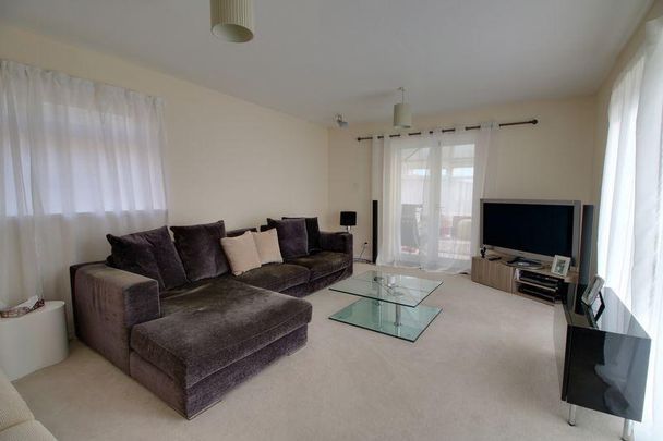 3 bedroom detached bungalow to rent - Photo 1