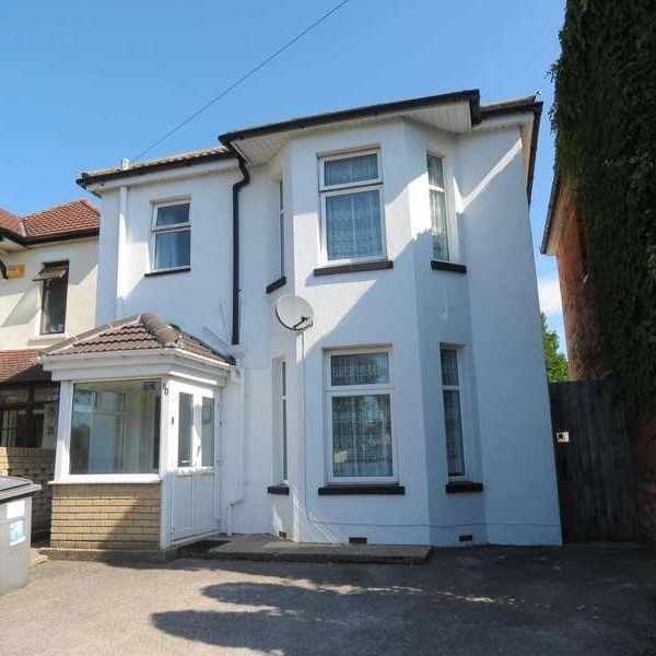 Bedroom Detached House In Winton, BH9 - Photo 1