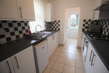 5 bedroom semi-detached house to rent - Photo 5