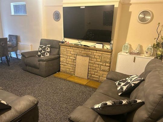 5 bedroom house to rent - Photo 1