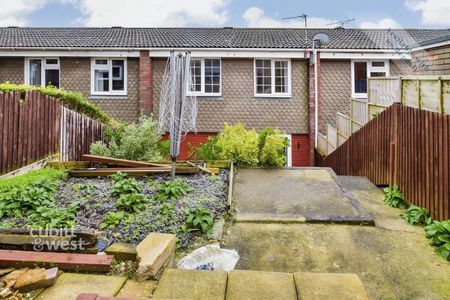 3 bedroom terraced house to rent - Photo 3