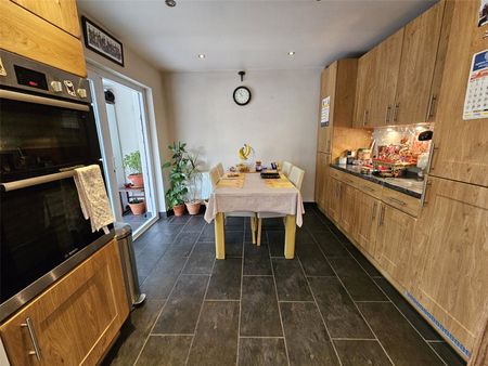 1 bedroom property to rent - Photo 4