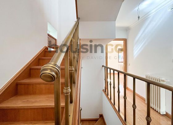 Townhouse for rent in Madrid (Ciudad Lineal) - Photo 1