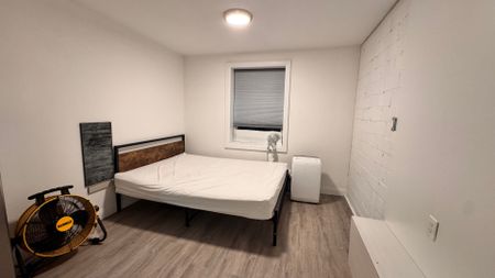 For Lease - 5745 Stanley Avenue Unit# Side bachelor, Niagara Falls, Ontario - Photo 2