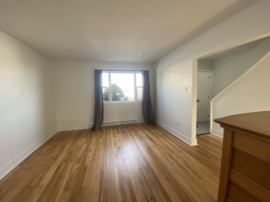 9B Heather St, Halifax | Beautifully Renovated 3 Bedroom Upper 2 Level Unit in Triplex! AVAILABLE JULY 1ST - Photo 1