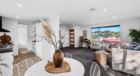 THREE BEDROOM FAMILY HOME - Photo 3