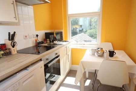1 bedroom in a house share to rent - Photo 5