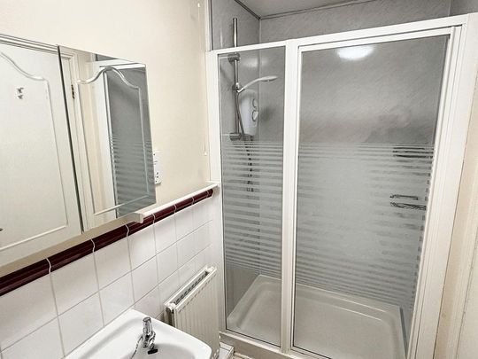 5 bedroom end of terrace house to rent - Photo 1