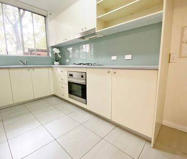 Close to everything! - Photo 6