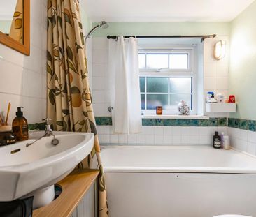 2 bedroom semi-detached house to rent - Photo 6