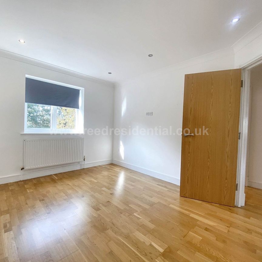 Bournehall Avenue, Bushey - Photo 1