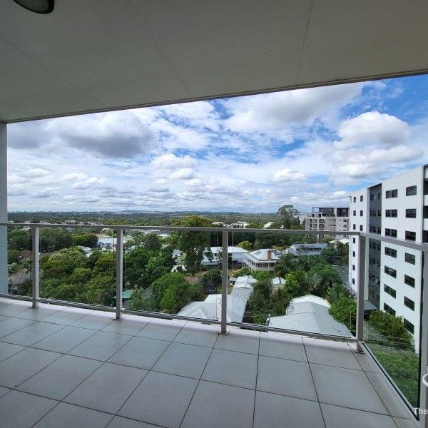 GREAT 2 BEDROOM APARMENT IN A QUIET STREET - Photo 1