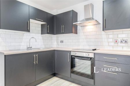 3 bedroom flat to rent - Photo 3