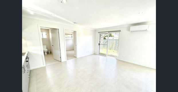 BRAND NEW PRIVATE GRANNY FLAT! - Photo 1