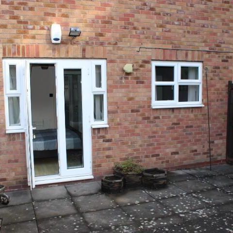 2 bedroom maisonette to rent - Photo 1