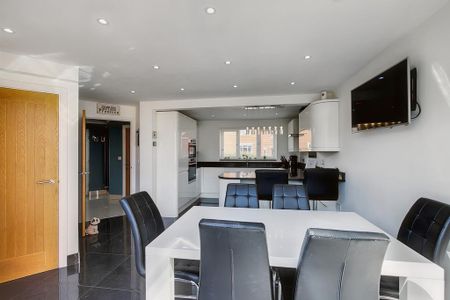 3 bedroom terraced house to rent - Photo 4