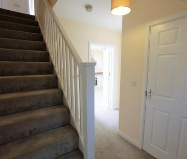 4 bedroom semi-detached house to rent - Photo 6