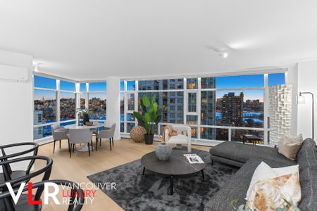 Condo in Downtown Vancouver, BC - Photo 2