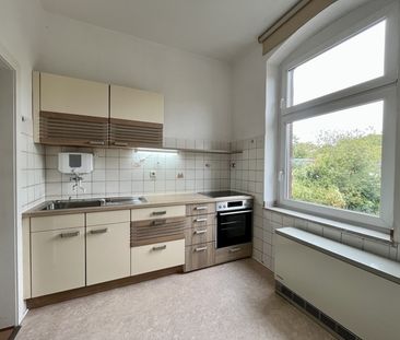 Helle Altbau-2-Zimmerwohnung mit Küche, Bad und großzügiger Deckenh... - Photo 5