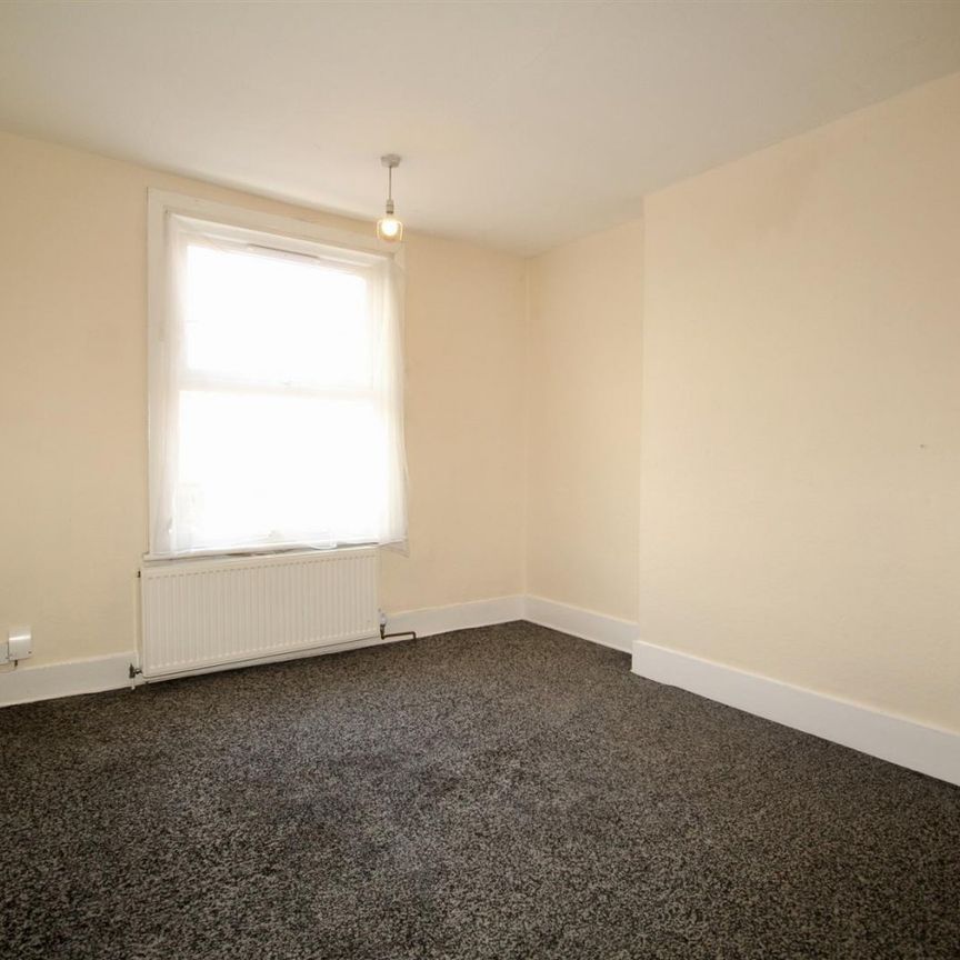 1 Bedroom Flat - Above Shop To Let - Photo 1