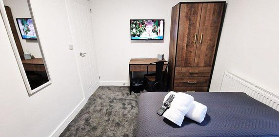 1 bedroom in a house share to rent - Photo 2