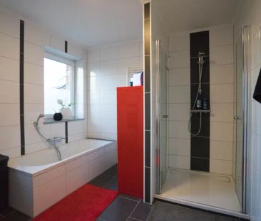 Exklusive, hochwertige Wohnung mit großem Balkon im 1. Obergeschoss - Foto 1