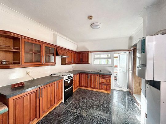 4 bedroom semi-detached house to rent - Photo 1