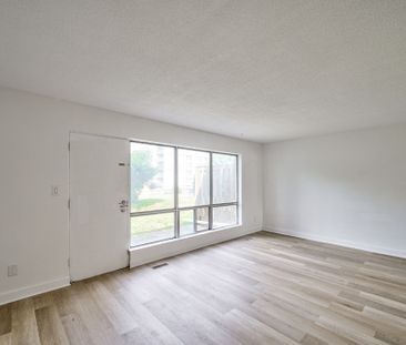 For Lease - 2012 Sheppard Avenue Unit# TH102, Toronto, Ontario - Photo 2