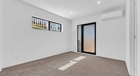 Modern 3BR Townhouse in Mangere Bridge - Photo 2