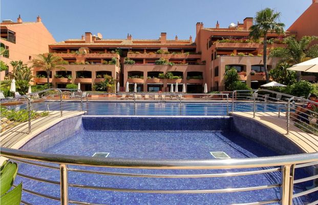 Middle Floor Apartment in Puerto Banús - Photo 1