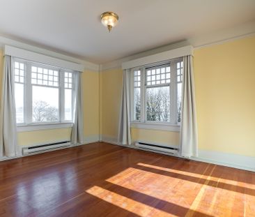 OCEAN FRONT HISTORIC APARTMENT! - Photo 5
