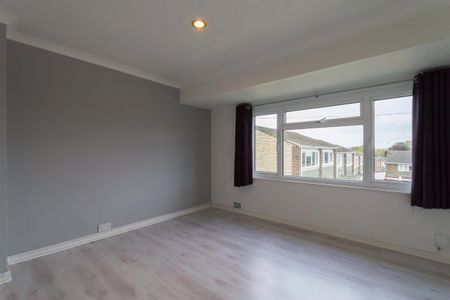 Hollows Close - Photo 3