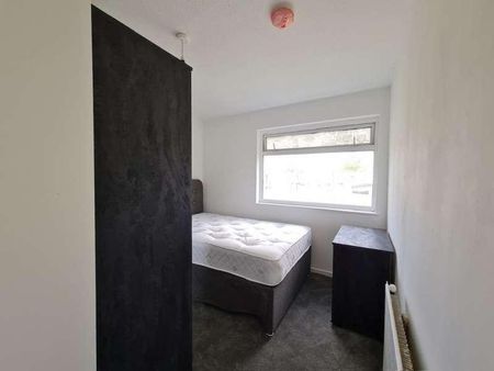 Meredene, Basildon, SS14 - Photo 4