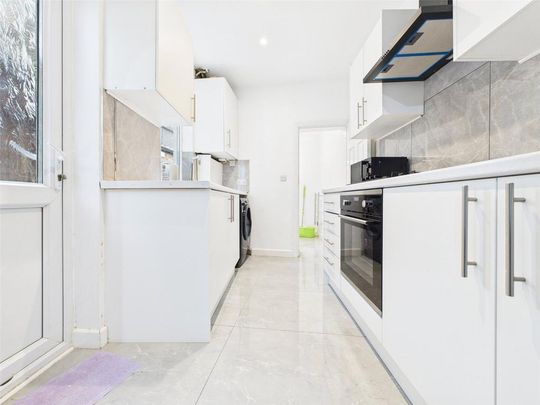 3 bedroom terraced house to rent - Photo 1