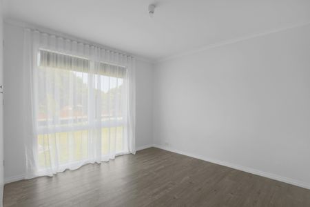 Refreshed 4-Bedroom Family Home in Quiet Court Location - Photo 4