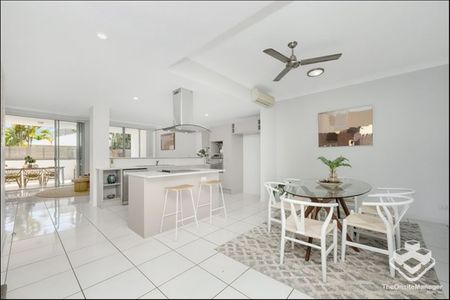 SPECTACULAR TOWNHOUSE CLOSE TO CBD - Photo 2