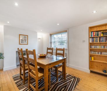 Charming family-friendly 2 bed house in lovely tranquil Garden Square - Photo 5
