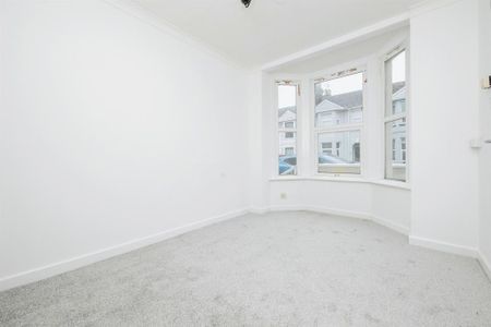 3 bedroom end of terrace house to rent - Photo 2