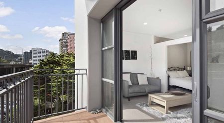 Fantastic 1 bedroom apartment in The Atrium complex - Photo 4