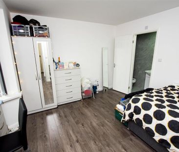 6 bedroom house to rent - Photo 2