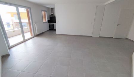 Appartement 2 pièces 56m2 REIMS 778 euros - Photo 2