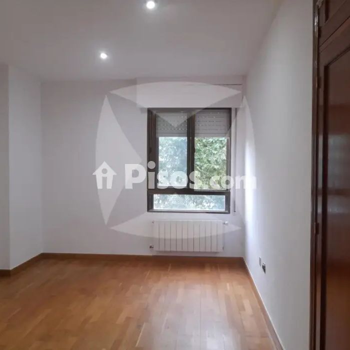 Piso en alquiler en Huerta Rosales-Valdepasillas - Photo 1