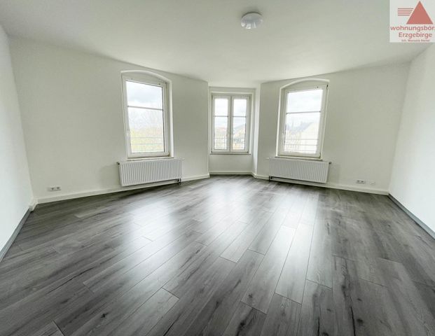 Frisch saniert – Moderne 3-Raum-Dachgeschosswohnung in Aue zu vermieten - Photo 1