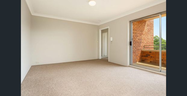 Modern & Spacious Apartment in Prime Campbelltown Location - Photo 1