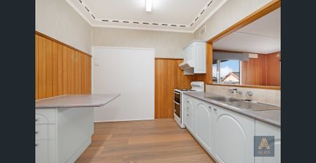 Fresh, Modern & Convenient – The Perfect Family Home - Photo 4